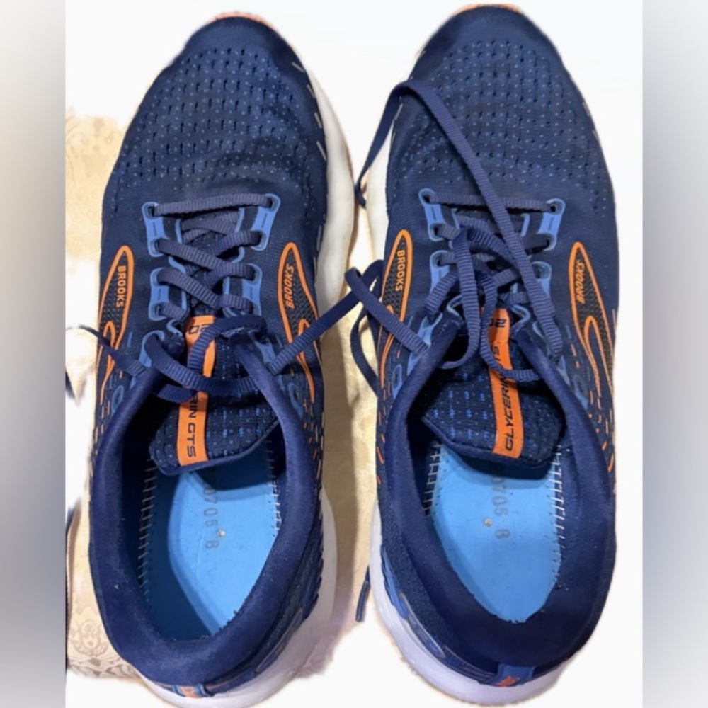 Brooks Navy and Orange GUC walking Sneakers